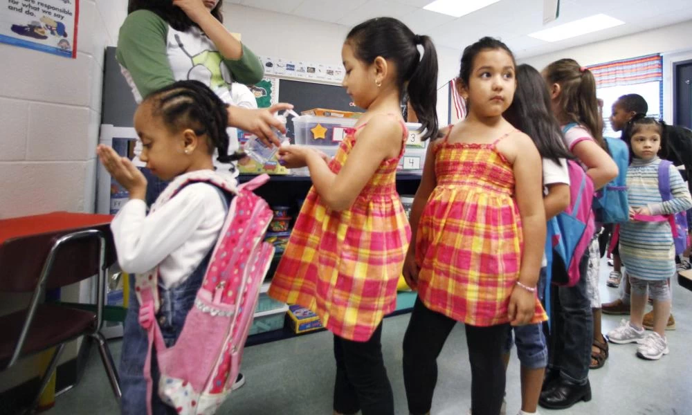 Ισπανία: Εκτοξεύθηκαν τα περιστατικά δηλητηρίασης παιδιών από αντισηπτικό τζελ